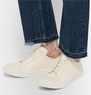 Alexander McQueen Textured-Leather Low Top Sneakers Ivory F17 — view 3